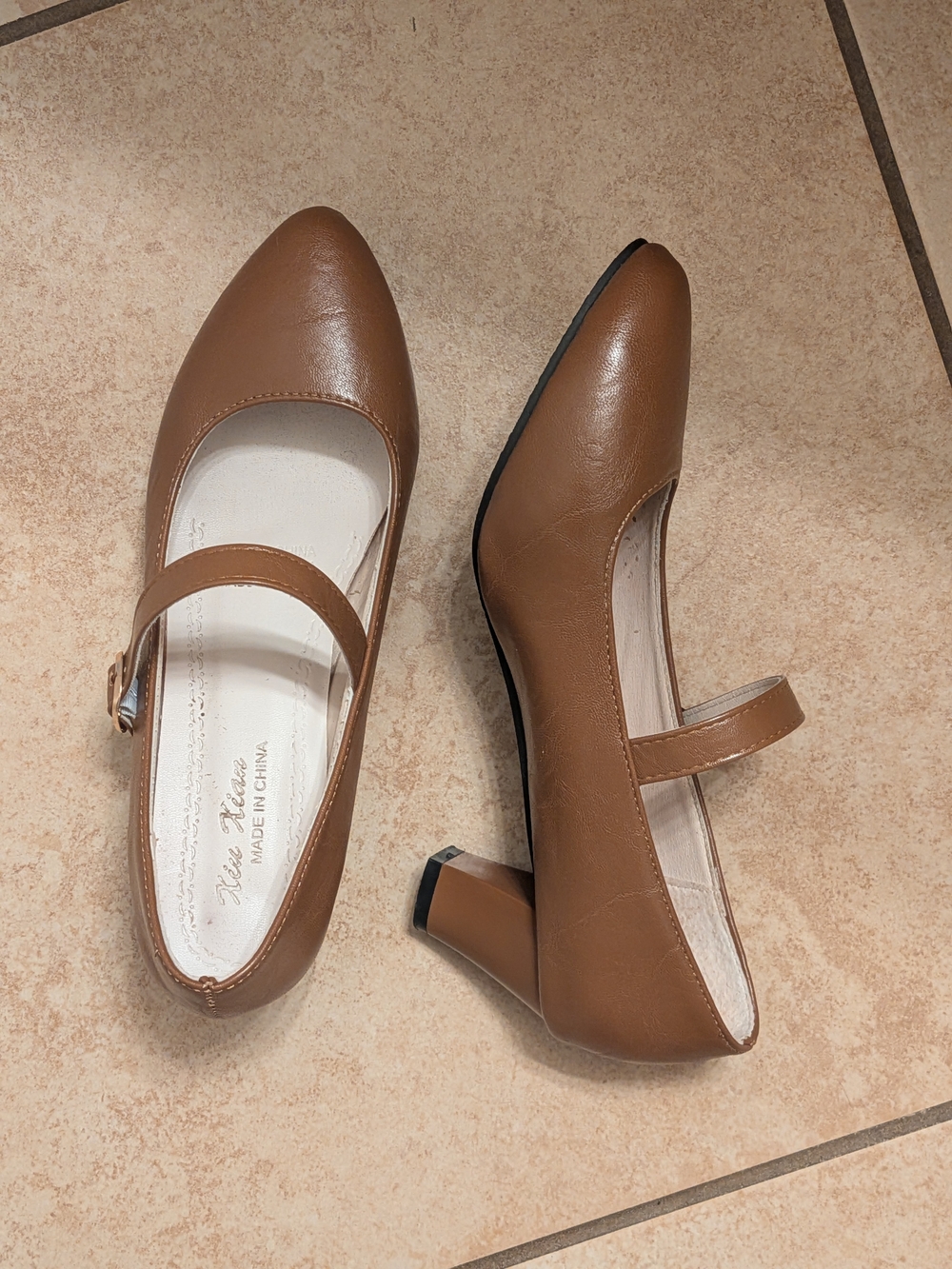 Women’s Mary Jane Block Heel Pumps in Brown